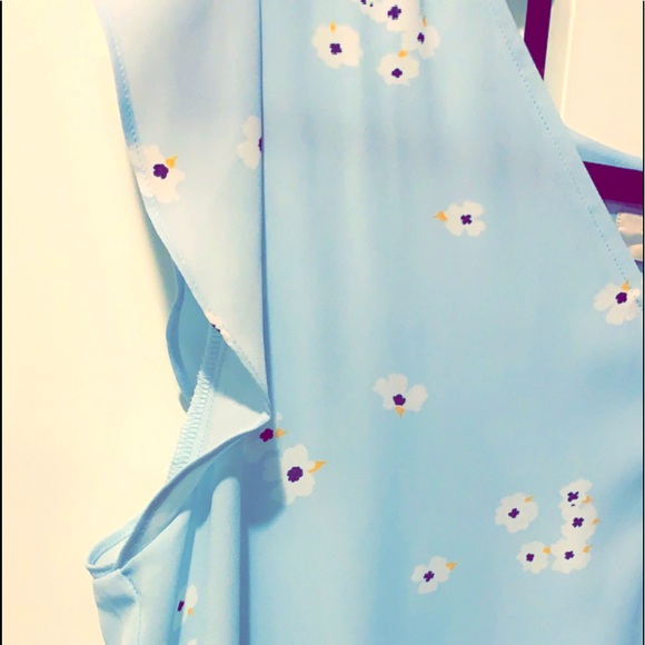 LOFT Blossom Henley Flutter Shell blouse. Size.M - Picture 8 of 13